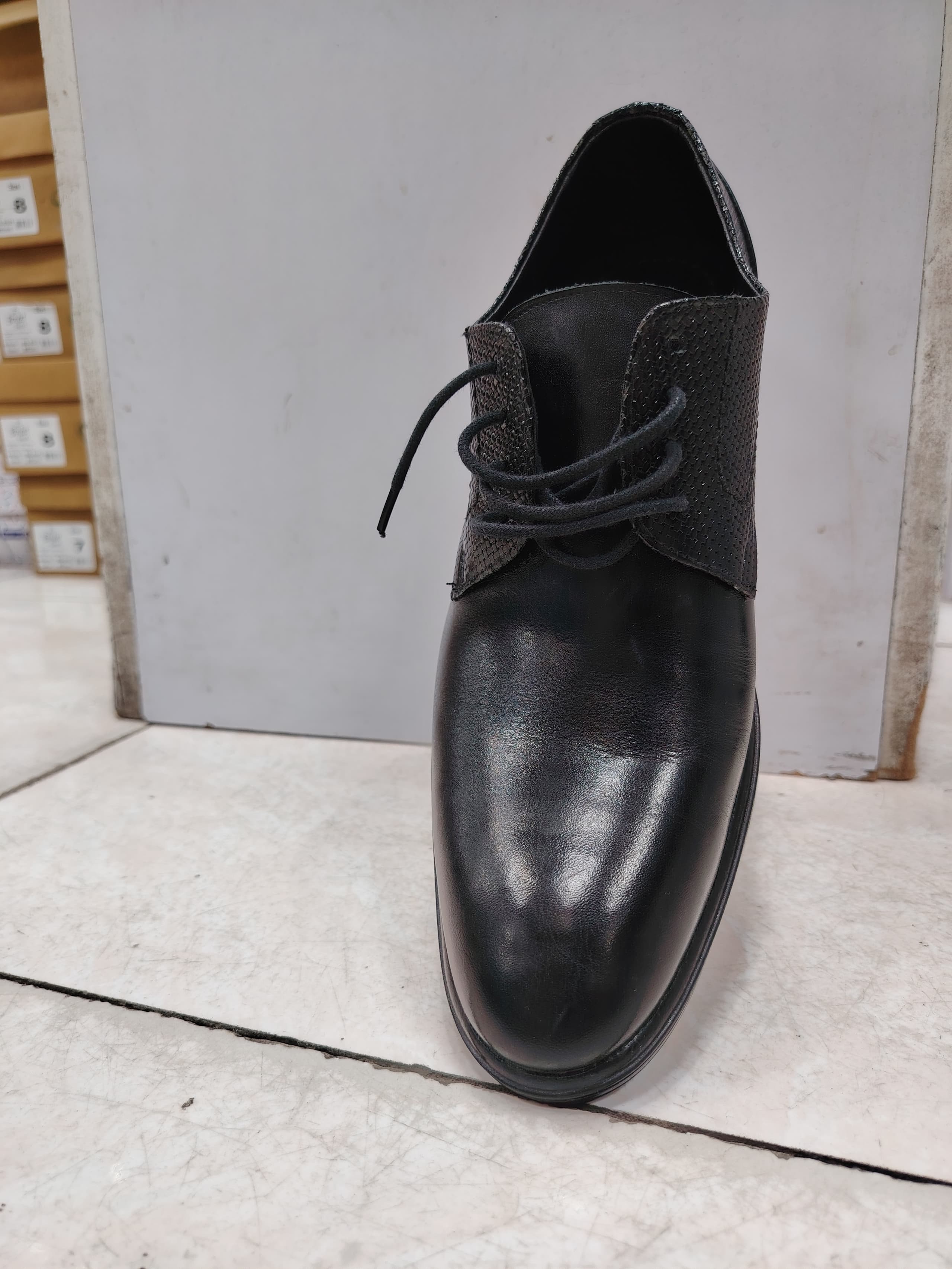 Elegant court shoes for hospitality teams
